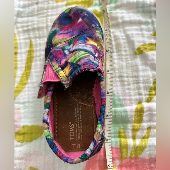 Rainbow TOMS shoes in size 8 (toddler) - Picture 8 of 11